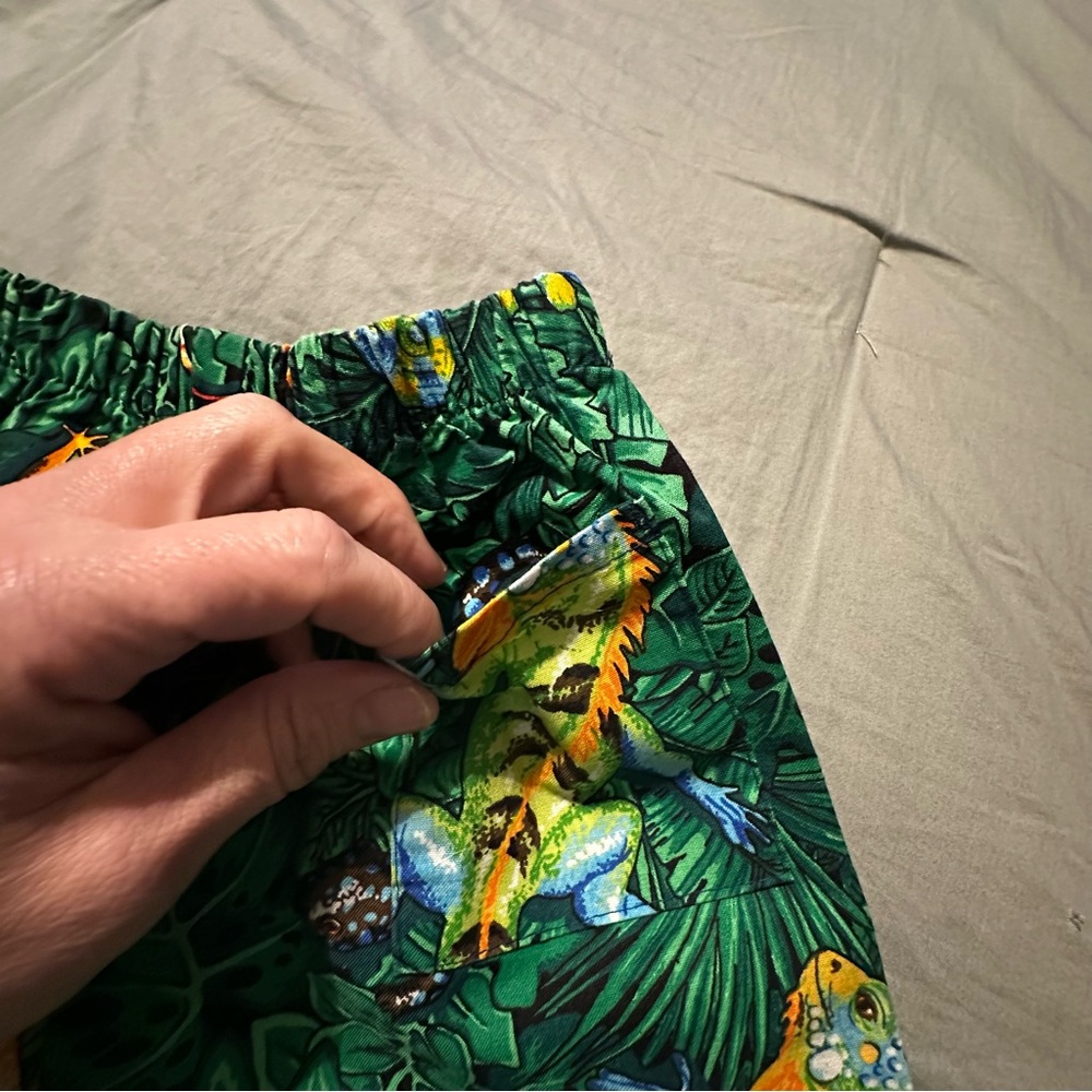 Kids Large Green Tropical Lizard Gecko Print Cotton Lounge Pants Made in USA - Picture 4 of 7